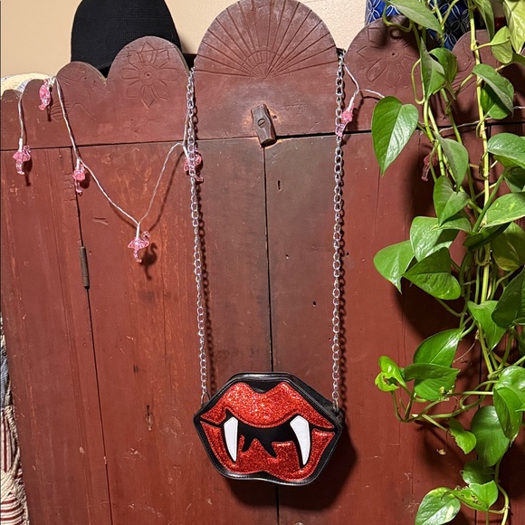 Glittery Red Vampire Lips Crossbody Bag - Picture 2 of 2